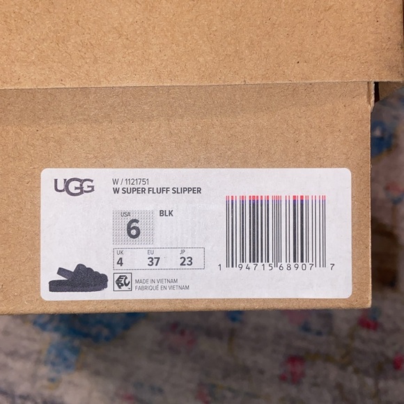 UGG Women's Super Fluff Slipper NIB never used SZ 6 - Picture 5 of 5